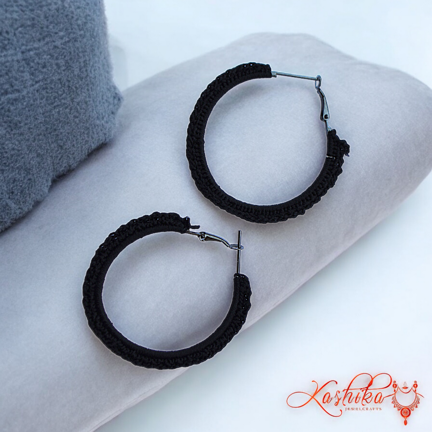 Black Round Border Crochet Earrings