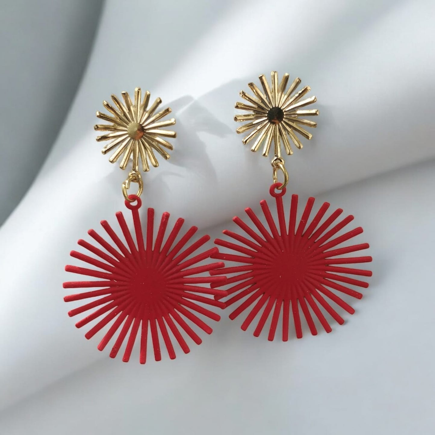 Stylish red and gold flower earring