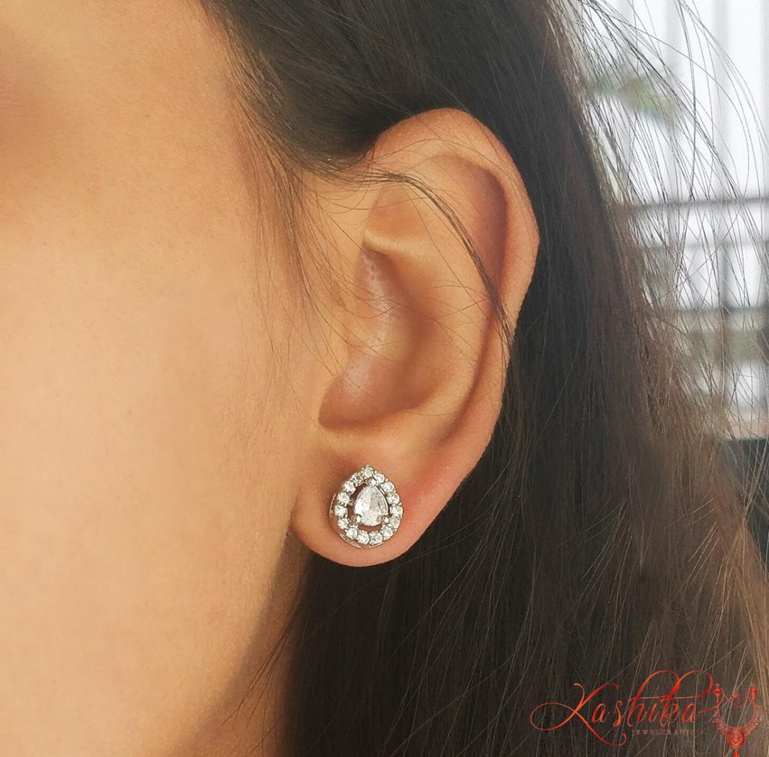 Cubic stone tear stud earrings